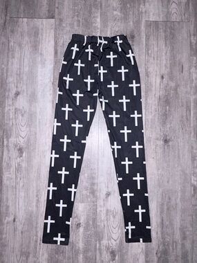 black legging with white cross print